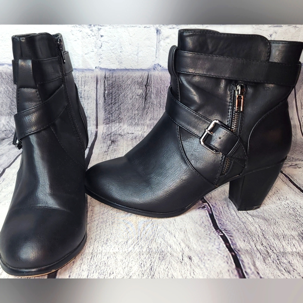 Liliana black heeled bootie size 10